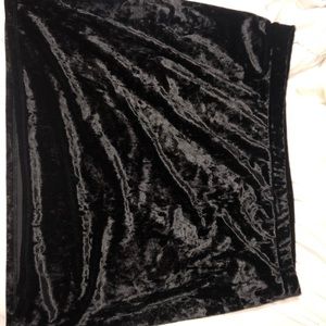 Forever 21 plus black velvety mini skirt